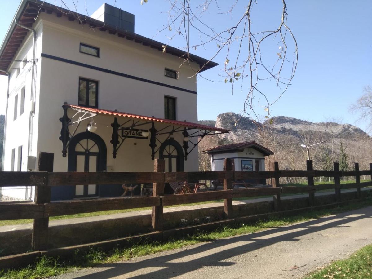 Castro Urdiales - La Vieja Estacion - Cerca De Bilbao Guest House Bagian luar foto