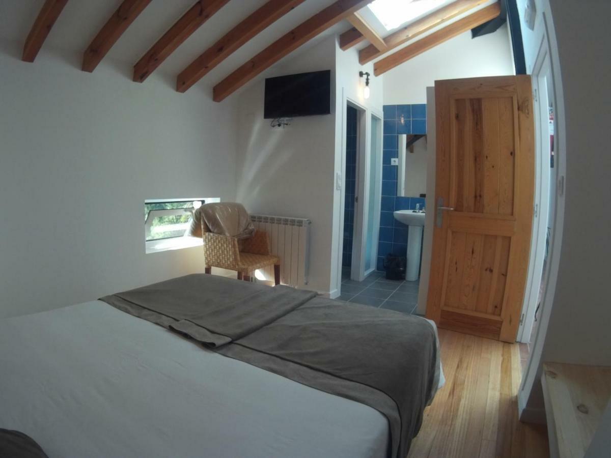 Castro Urdiales - La Vieja Estacion - Cerca De Bilbao Guest House Bagian luar foto