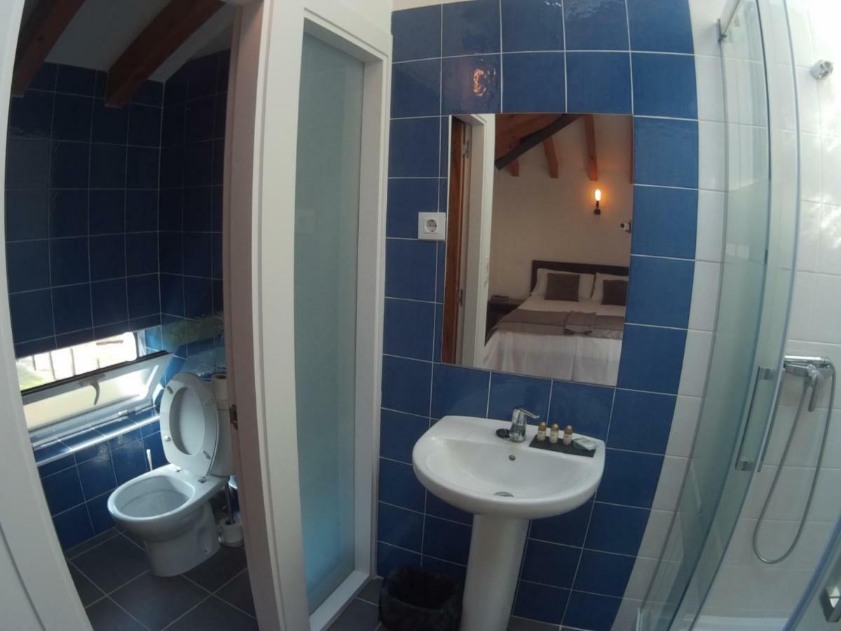 Castro Urdiales - La Vieja Estacion - Cerca De Bilbao Guest House Bagian luar foto