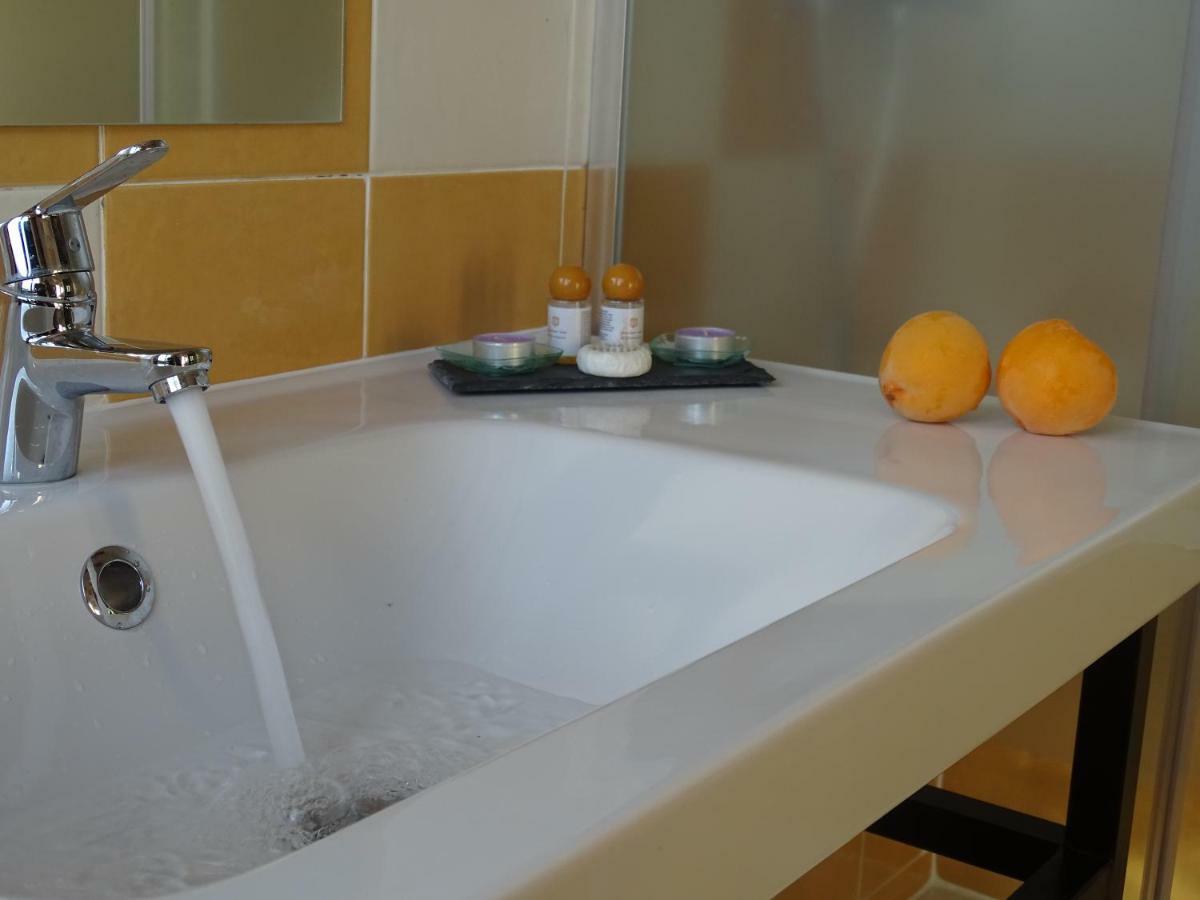 Castro Urdiales - La Vieja Estacion - Cerca De Bilbao Guest House Bagian luar foto